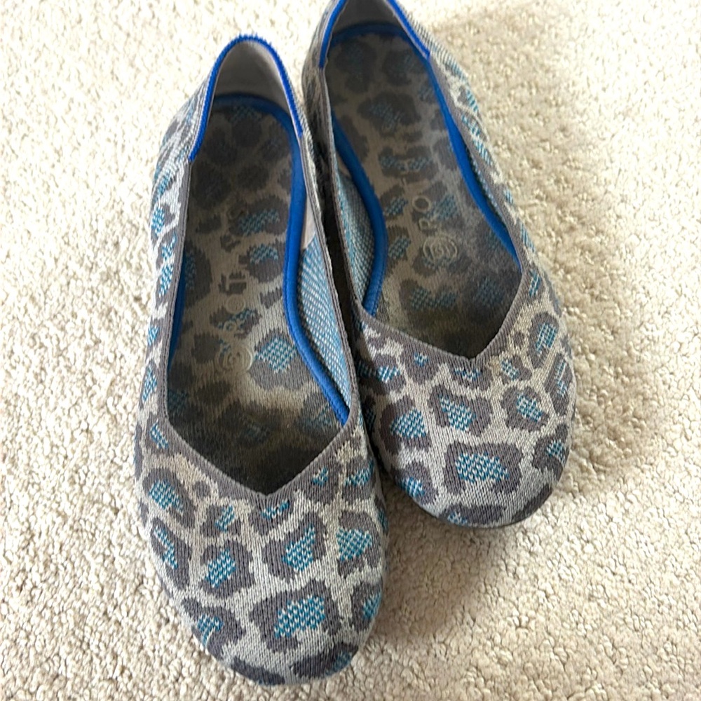 Grey Spotted Rothy flats in size 8